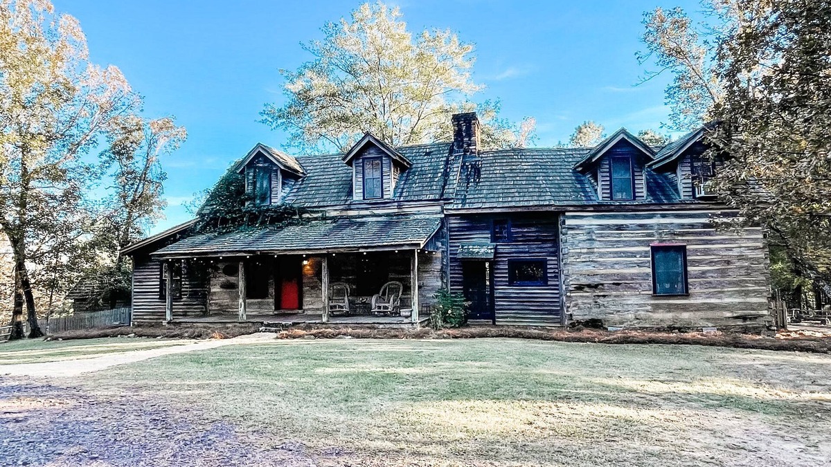 Wilsonville Cabin | Pet Friendly 1800’s cabin! Stay with us for Weddings, Wineries, and more!