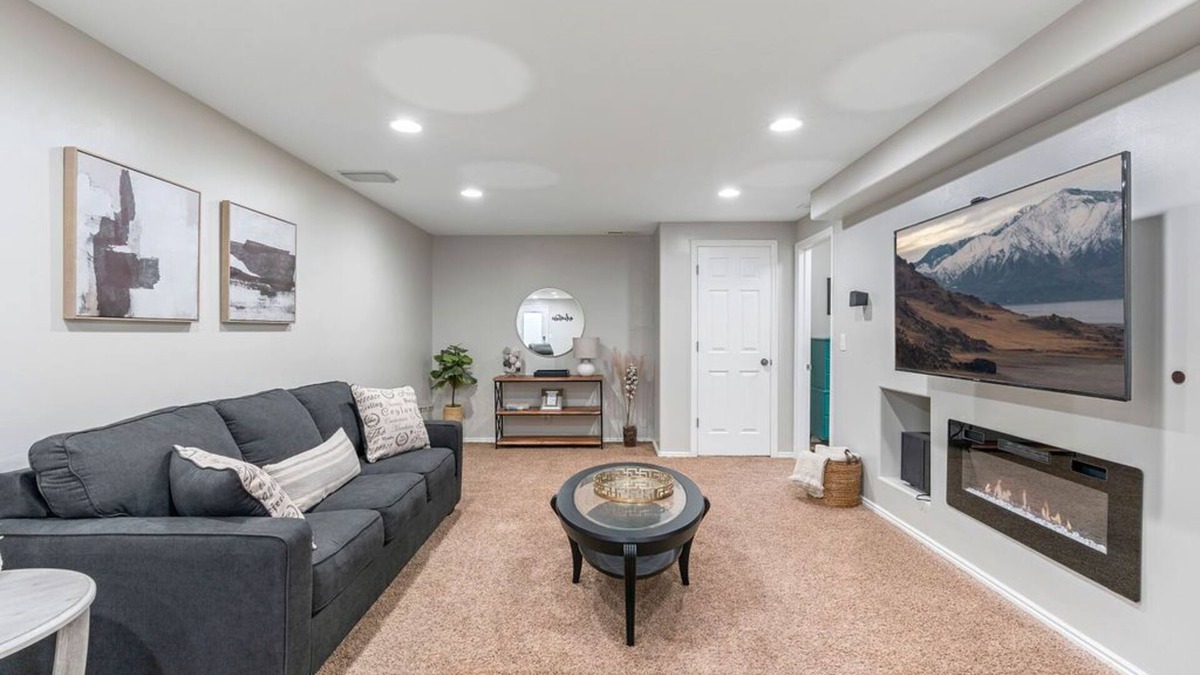 Clearfield Apartment | Pet friendly 2/1 basement apt fenced yard