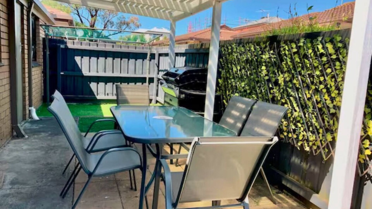 Geelong West Villa | Pet Friendly 2 Bedroom Unit Near Pakington Street