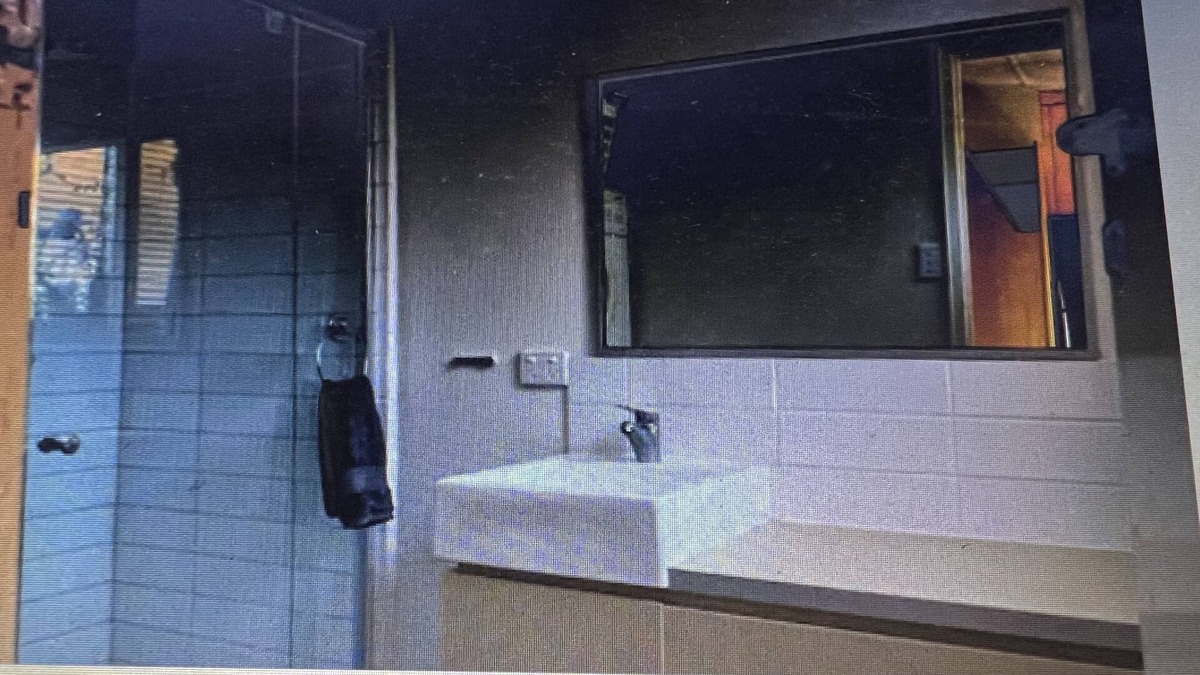 Surrey Hills Apartment | 🐶 PET FRIENDLY : 2 Bedroom Ground level. Private. Trams .Park. Netflix.Pet ok