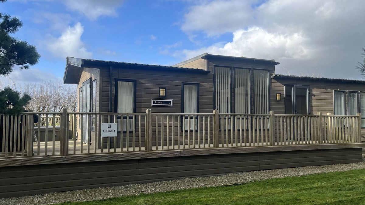 Knott End-on-Sea Cabin | Pet Friendly 2-Bed Lodge near Preston & Blackpool