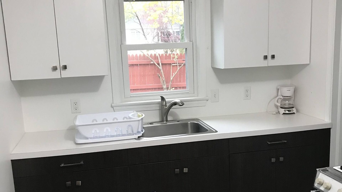 Schofield House | Pet Friendly 2 Bedroom minutes to Weston Hospital 5709