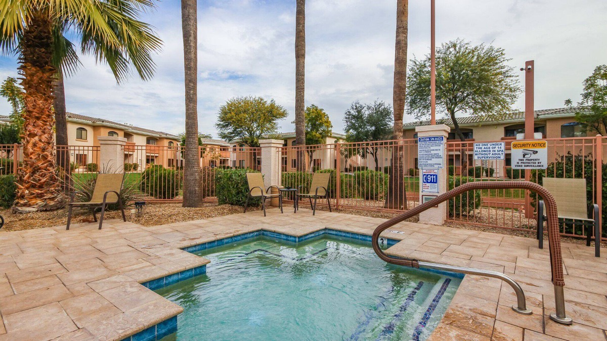 Kaufman And Broad At The Vineyards Condo | Pet Friendly! 2 KING Beds, Heated Community Pool! 3 miles from Cardinal Stadium!