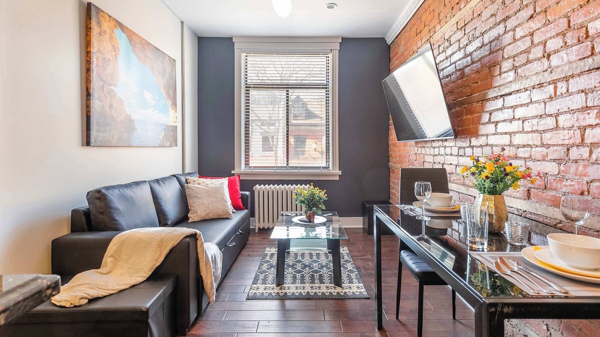 Central Hamilton Apartment | Pet-friendly 2BR Apartment Near Downtown