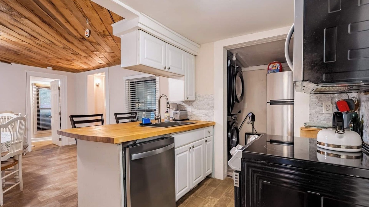 Cary Cottage | Pet-friendly 2BR Ranch, Wifi, Parking Near RTP
