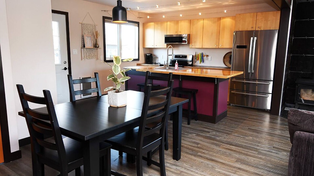 Pincher Creek House | Pet Friendly 3 Bedroom, Close to the mountains!