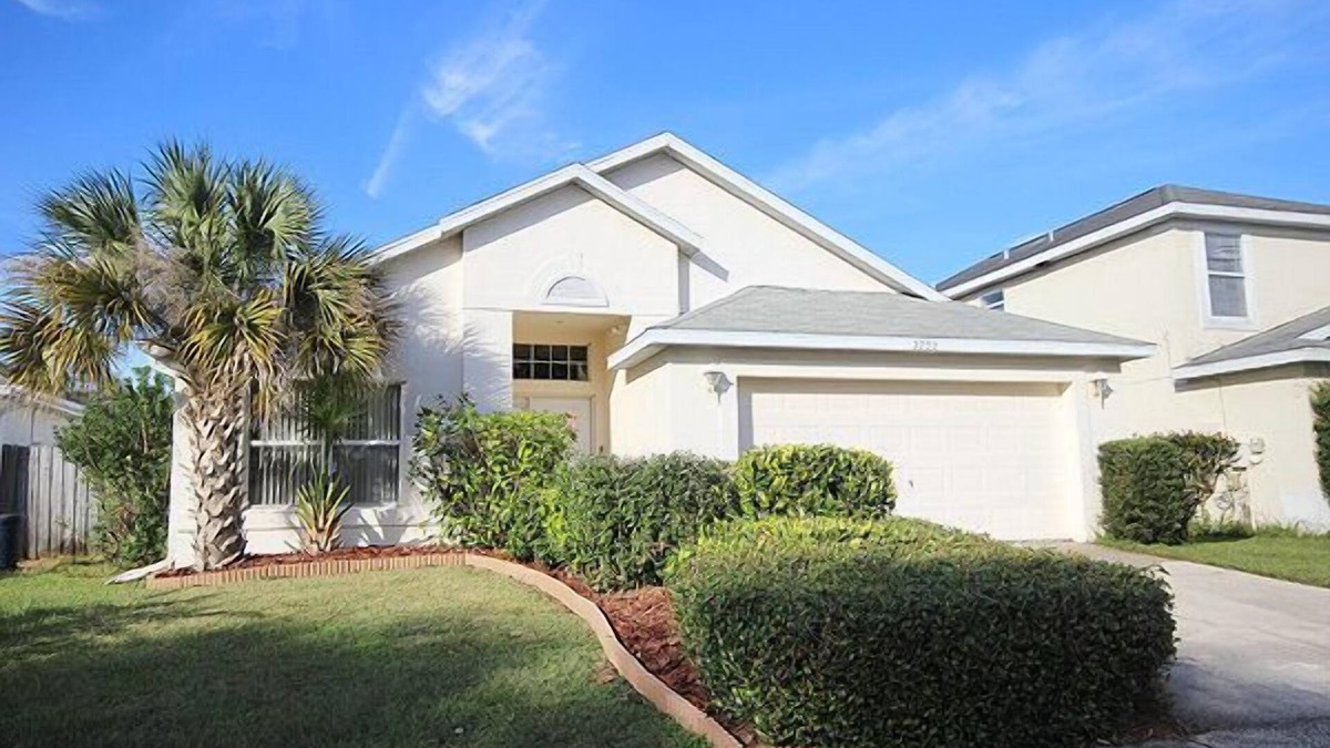 Chatham Park Villa | Pet friendly 3 Bed Villa with Private Pool