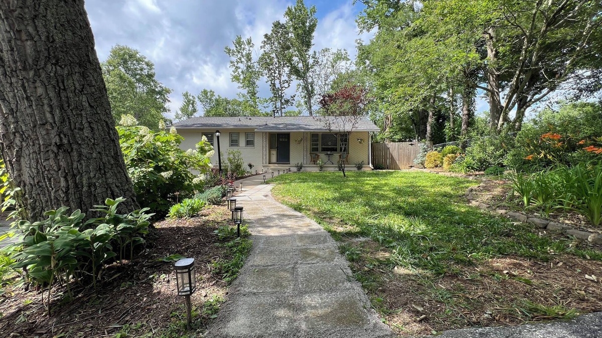 Royal Pines House | Pet friendly, 3-bedroom home, close to Asheville, WiFi & fully fenced backyard.