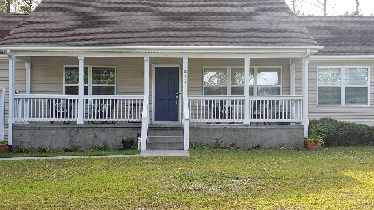 Shallotte House | Pet Friendly 3-Bedroom Fenced Yard Minutes to OIB