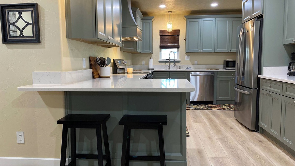 Roswell House | Pet Friendly~3 Bedroom 2.5 Bath Home in Roswell