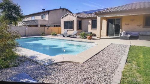 Villago House | Pet friendly 3br 2ba Private optional heated Pool BBQ grill Golf Clubs close to park