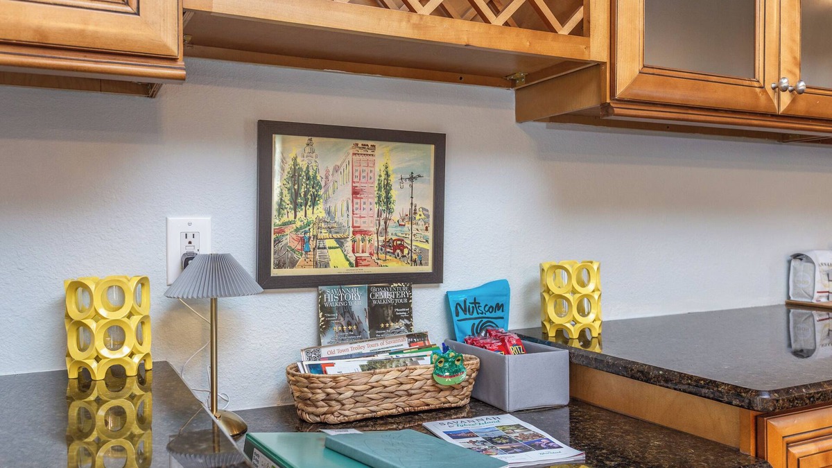 Savannah House | Pet-Friendly 3BR Home w/Stocked Kitchen, Large Yard & Laundry – Sleeps 6