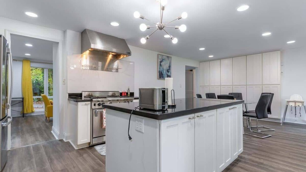 Sammamish House | Pet-Friendly 4BR Home, Huge Yard, Sleeps 12