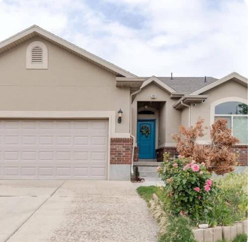 Salt Lake City House | Pet-Friendly 5BR Near Hospital & TRAX with Projector