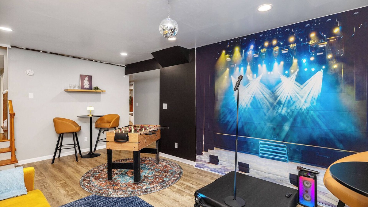 Starmount House | Pet-friendly 5BR w/yard, fire pit & games