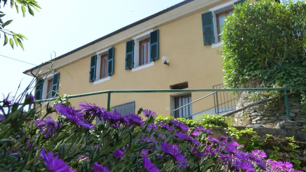 Casanova Lerrone Apartment | Pet-Friendly Apartment 'Casa dei Fiori' with Mountain View & Wi-Fi
