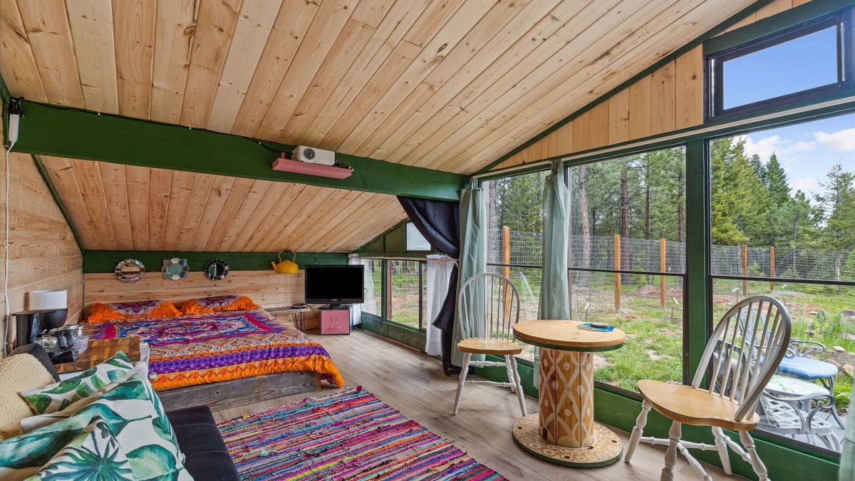 Missoula Cabin | Pet-friendly and Cozy "The Shed" with Garden Views + Hot Tub near Missoula