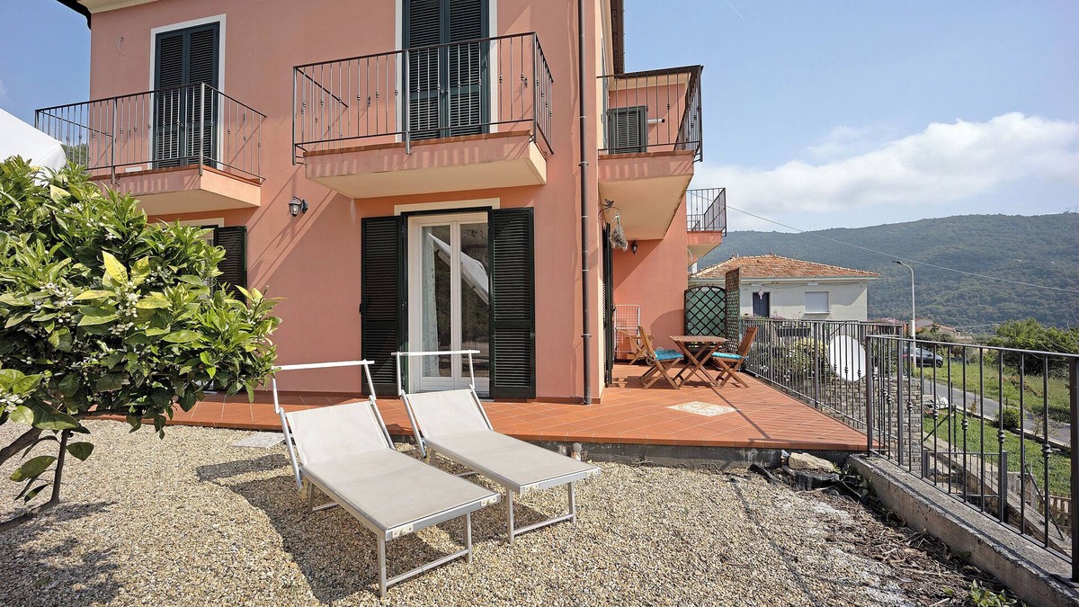 Diano Arentino Apartment | Pet-Friendly Apartment Maison Laura with Sea View, Wi-Fi, Terrace & Garden
