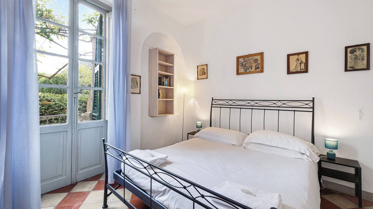 Finalborgo Apartment | Pet-Friendly Apartment Monolocale Isotta with Mountain View, Balcony & Wi-Fi