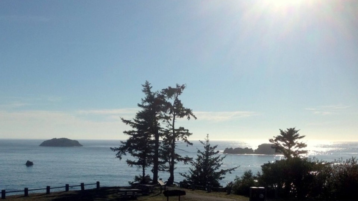 Crescent City North Apartment | Pet Friendly Apartment with Beautiful ocean views and Puppy Park