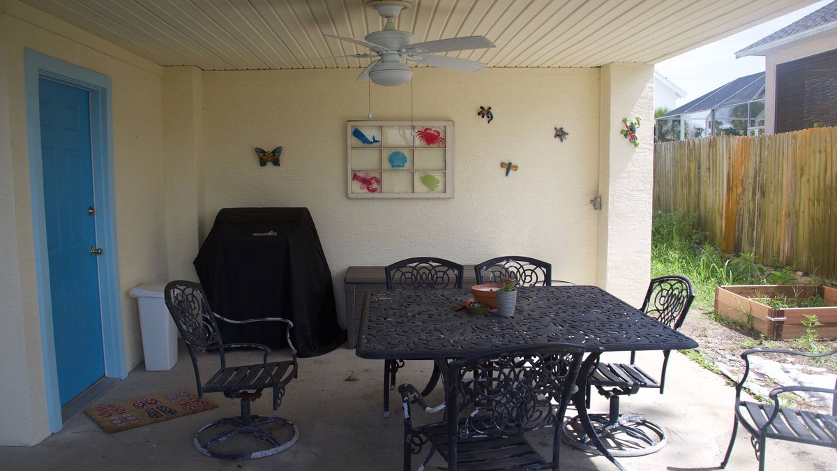 Marineland Acres House | Pet Friendly Apartment- Walk To The Beach