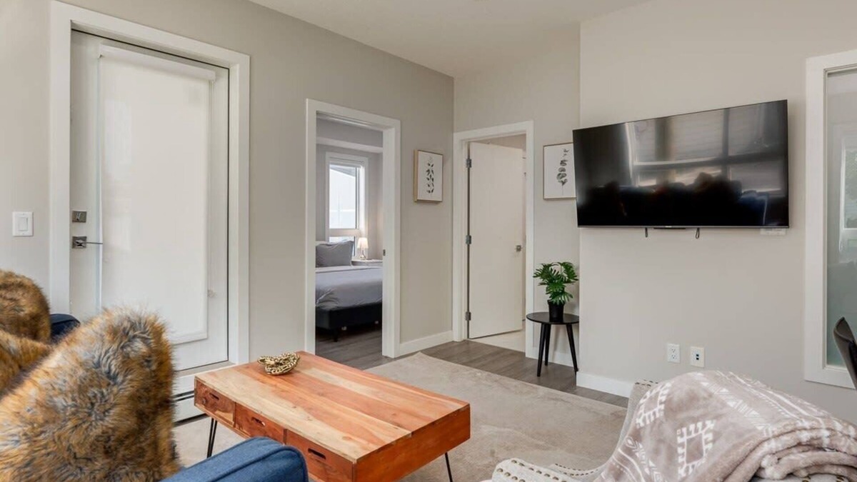 Southwest Calgary Apartment | Pet Friendly Apartment w/Free Underground Parking