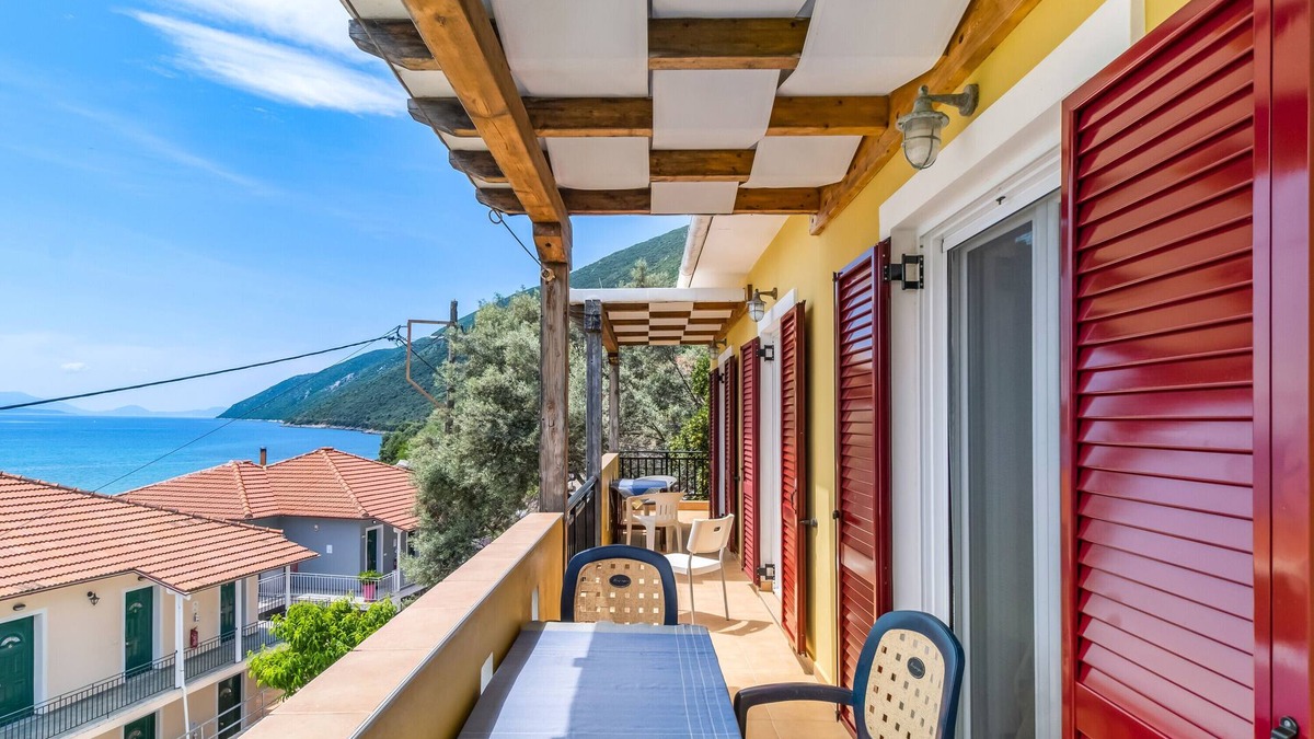Vassiliki Apartment | Pet-Friendly Apartment Villa Captain Fotis 4 with Sea View & Balcony