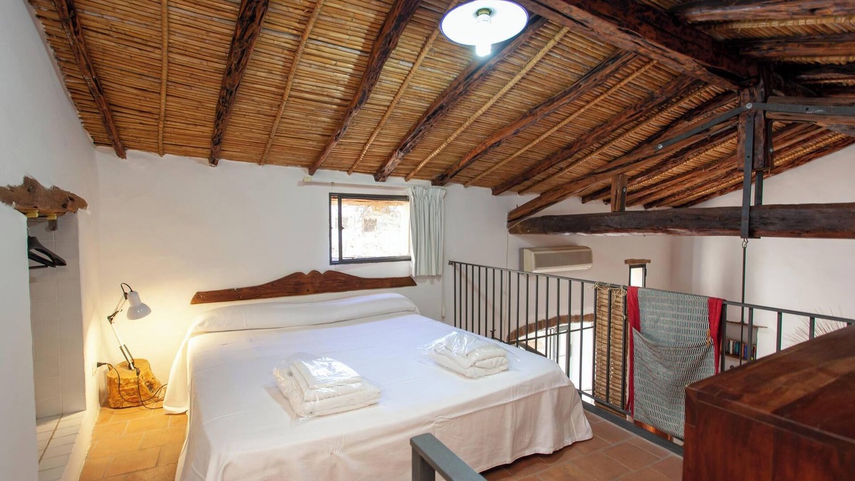 Orosei Apartment | Pet-Friendly Apartment "Hora Hora" with Garden & Wi-Fi
