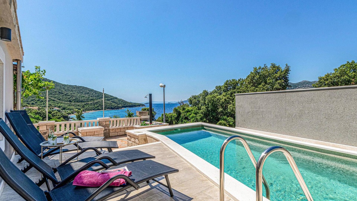 Cove Tri Zala (Zrnovo) Apartment | Pet friendly apartment in Zrnovo