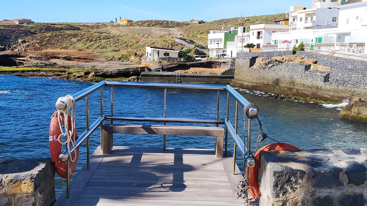 La Jaca Apartment | Pet-Friendly Apartment Piso Drago with Sea View, Garden & Wi-Fi