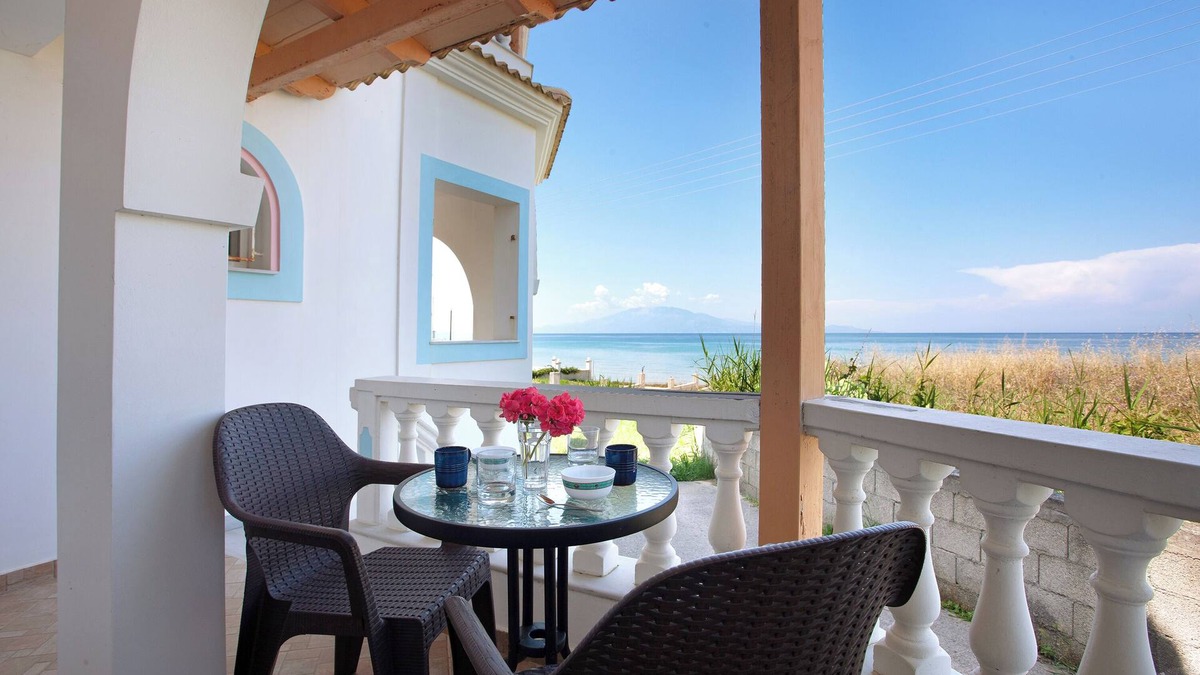 Psarou Apartment | Pet-Friendly Apartment 'Vorrisi' with Sea View, Terraces & A/C