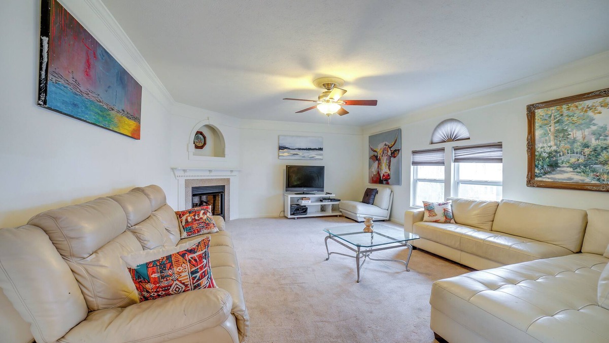 New Kensington House | Pet-Friendly Apollo Home w/Furnished Deck!