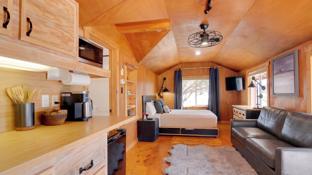 Apple Valley Apartment | Pet-Friendly Apple Valley Getaway w/Fire Pit!