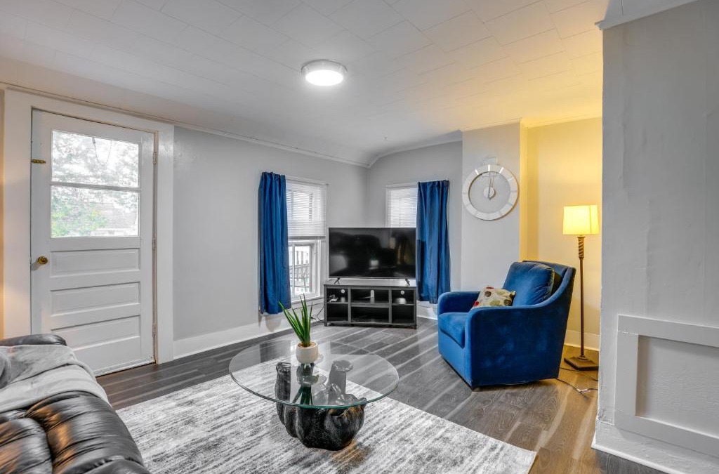 Auburn Apartment | Pet-Friendly Auburn Apartment with Balcony!