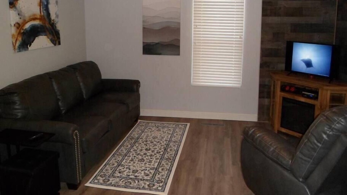 Shiloh House | Pet Friendly, Beautiful, Cozy Executive Rental