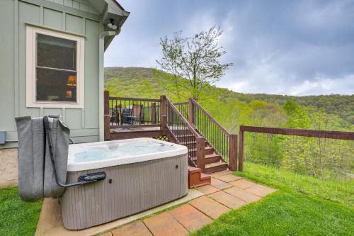 Todd House | Pet-Friendly Boone Cabin with Mtn Views and Hot Tub!