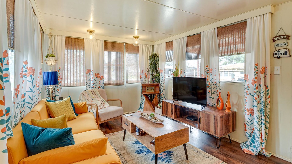 Brownwood House | Pet-Friendly Brownwood Home: Walk to Lake!