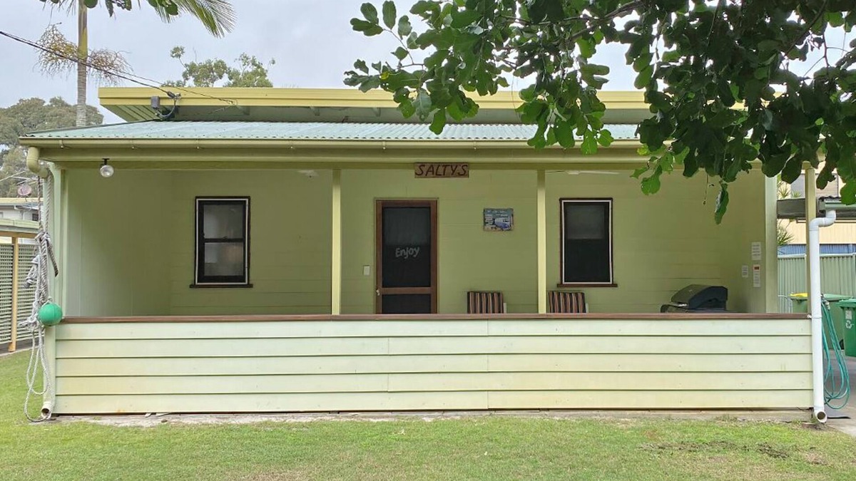 Amity Point House | Pet Friendly Bungalow in quiet Street