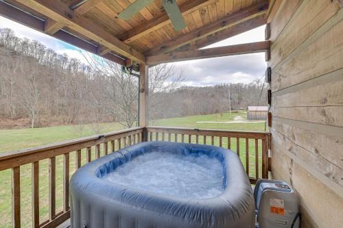 Beattyville House | Pet-Friendly Cabin with Hot Tub in Daniel Boone NF