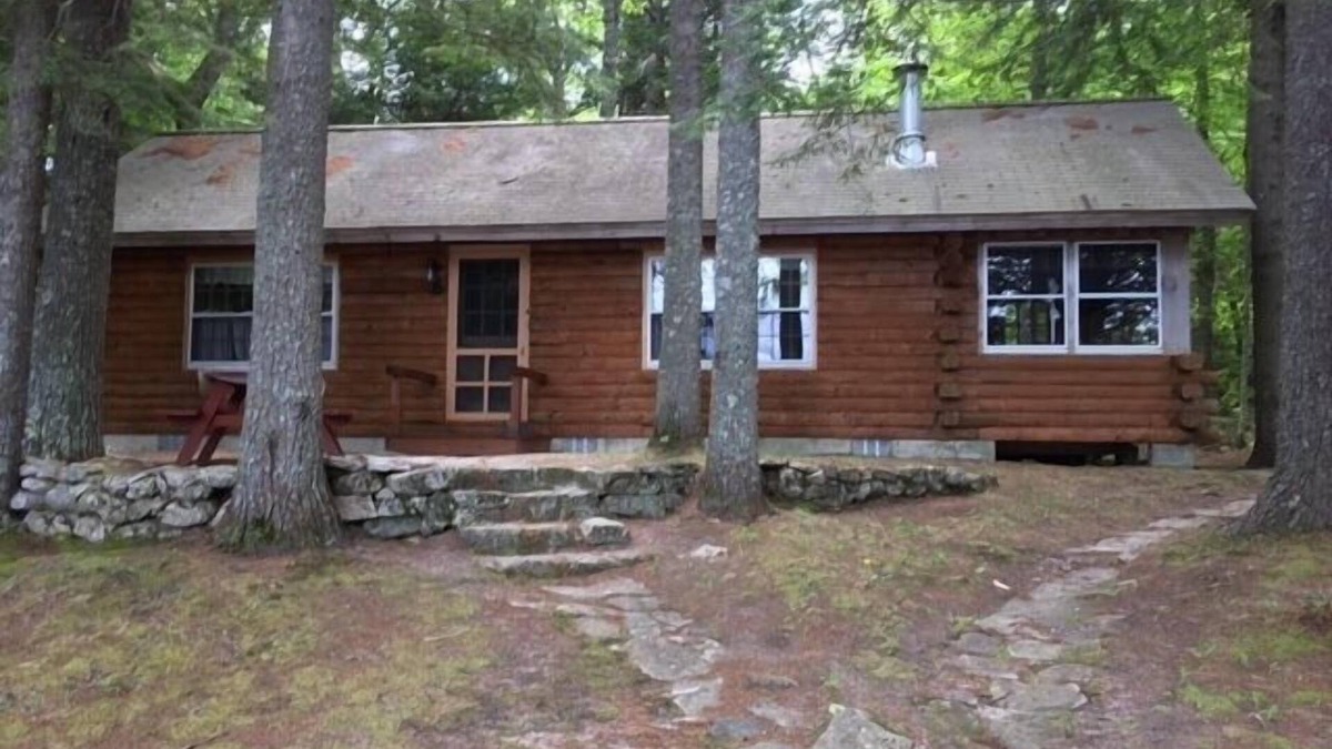 Denmark Cottage | Pet-friendly cabin with a sandy beach and breathtaking mountain views!