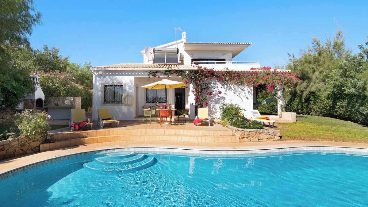 Sao Clemente Villa | Pet-friendly Casa da Alfarrobeira with Pool & Wi-Fi