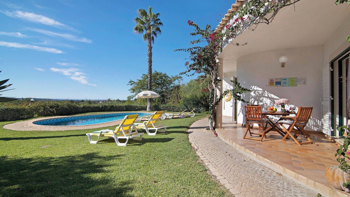Cerro do Mocho Villa | Pet-friendly Casa do Barrocal with Pool & Wi-Fi