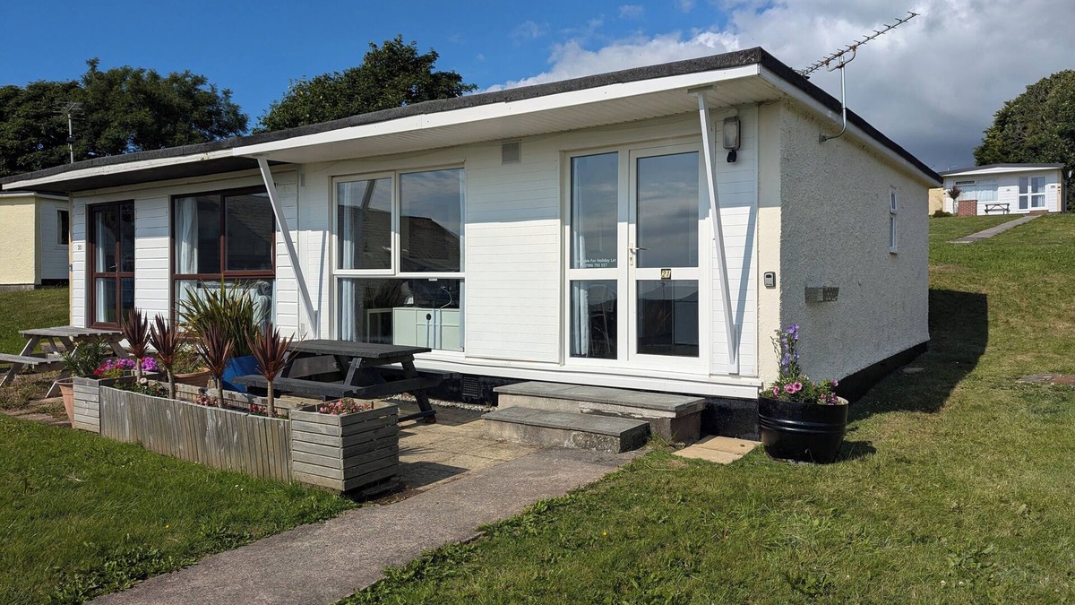 Bude Ski Chalet | Pet friendly chalet . Sleeps 5n