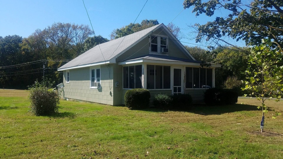Berlin Cottage | Pet Friendly - Close to Berlin, Assateague Island Parks and Ocean City Beaches.