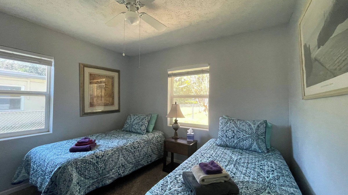 Lakeshore South House | Pet friendly Comfortable 2 bedroom with huge yard and EV charging lvl1