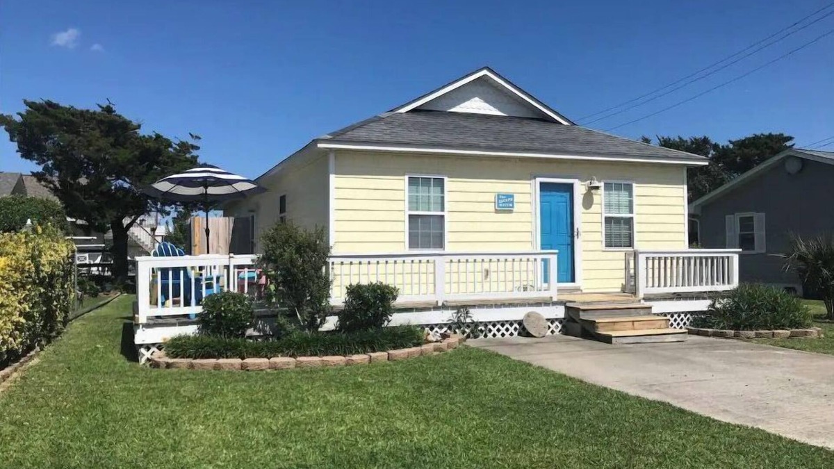 Atlantic Beach House | Pet friendly cottage steps from the beach