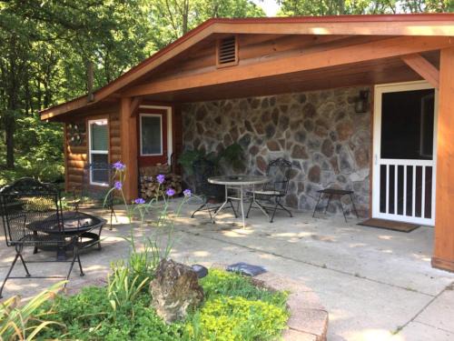 Steelville House | Pet-Friendly Cottage Overlooking a Koi Pond near Mark Twain National Forest, Missouri