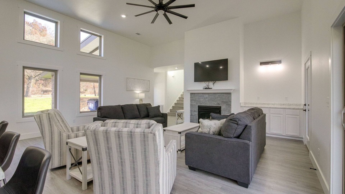 Cotter House | Pet-Friendly Cotter Retreat w/Deck & Gas Grill!