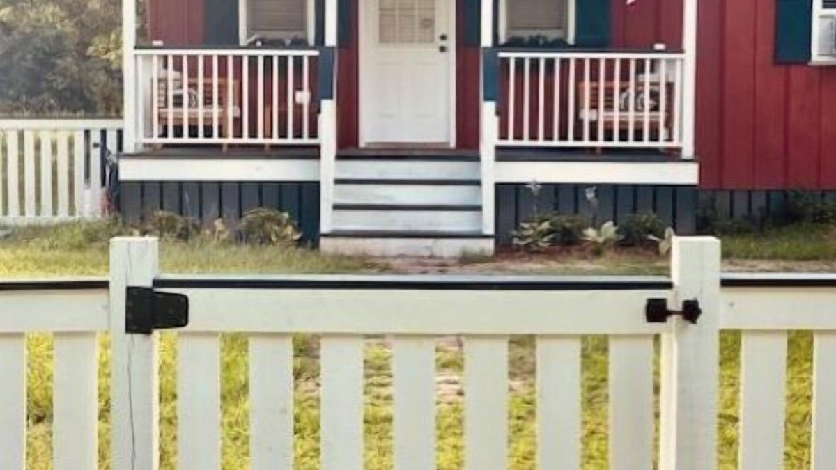 Orangeburg County Cottage | Pet friendly country cottage with large fenced-in yard & horses on property