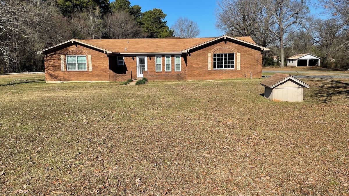 Redlick House | Pet Friendly Cozy Brick Home